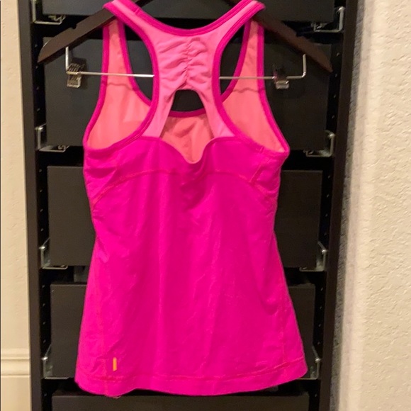 Lucy workout shirt - Picture 3 of 5